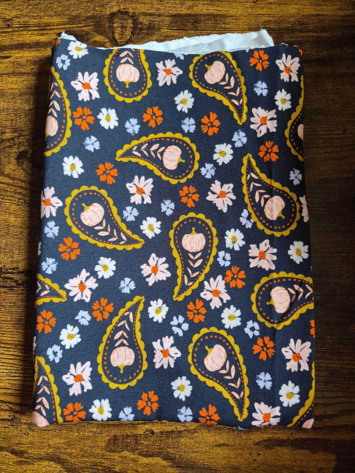 Paisley citrouille (1/2m) FRENCH TERRY BAMBOU